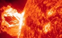 脑洞：往太阳上倒一桶巨大量的水，能够熄灭太阳？